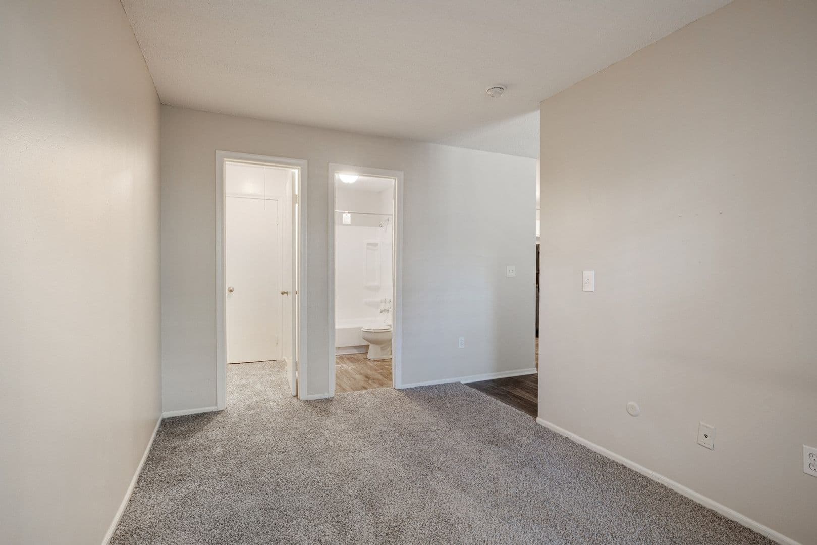 Olathe Apartment: 16615 W 139th St