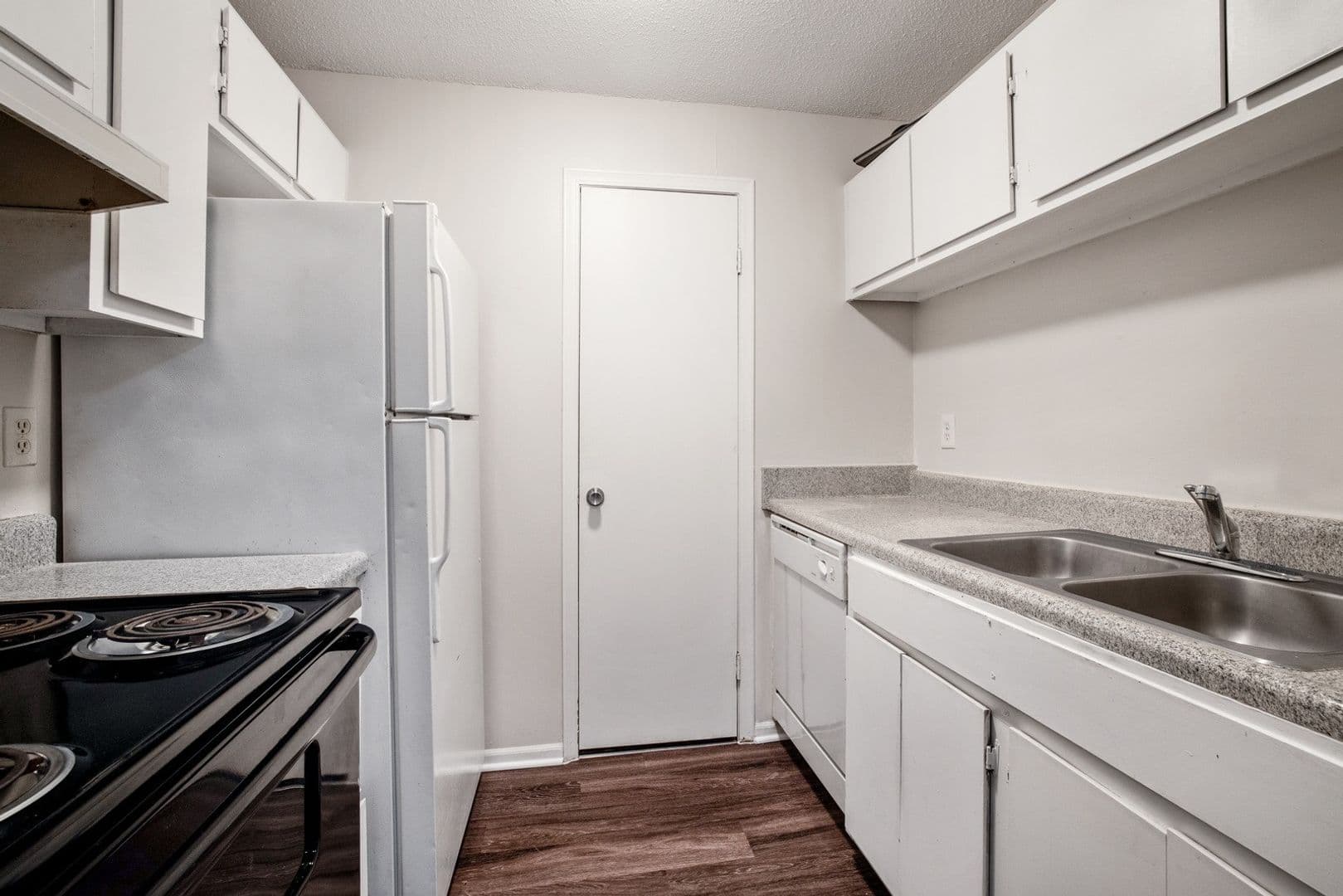 Olathe Apartment: 16615 W 139th St