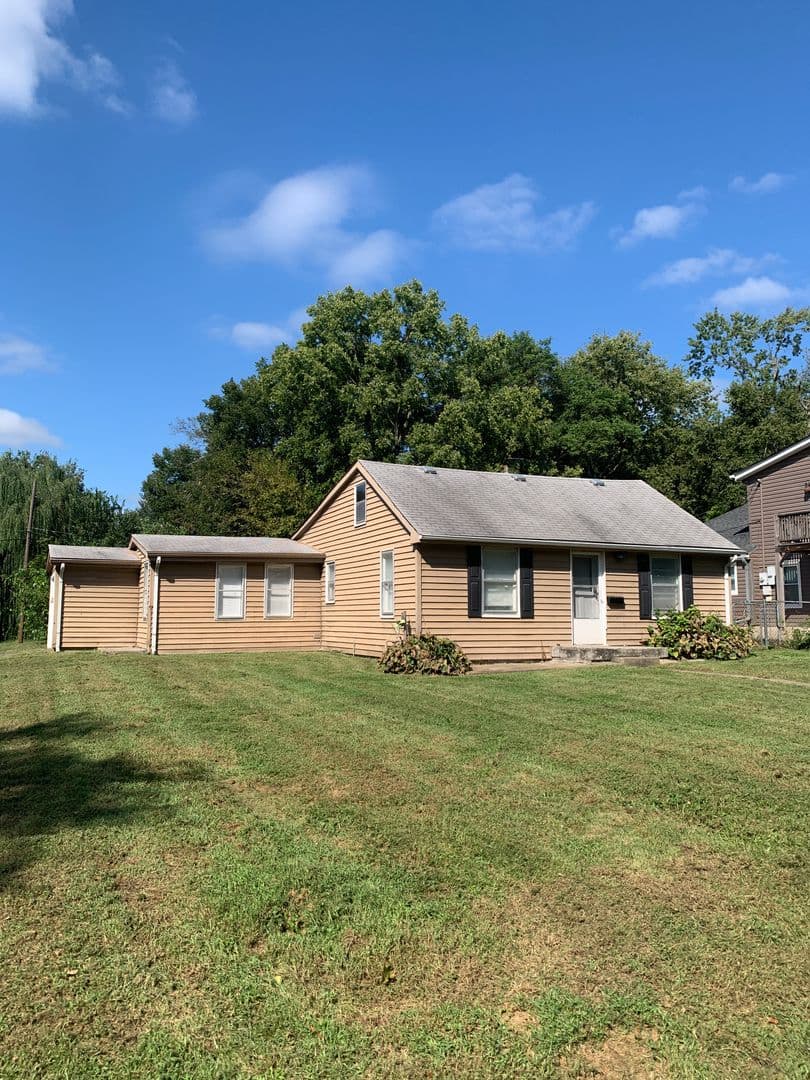 Kansas City House: 8940 Oak Street