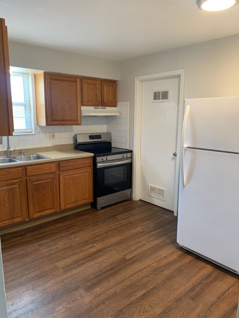 Riverside Apartment: 4820-4867 NW Homestead Rd. / Terr.