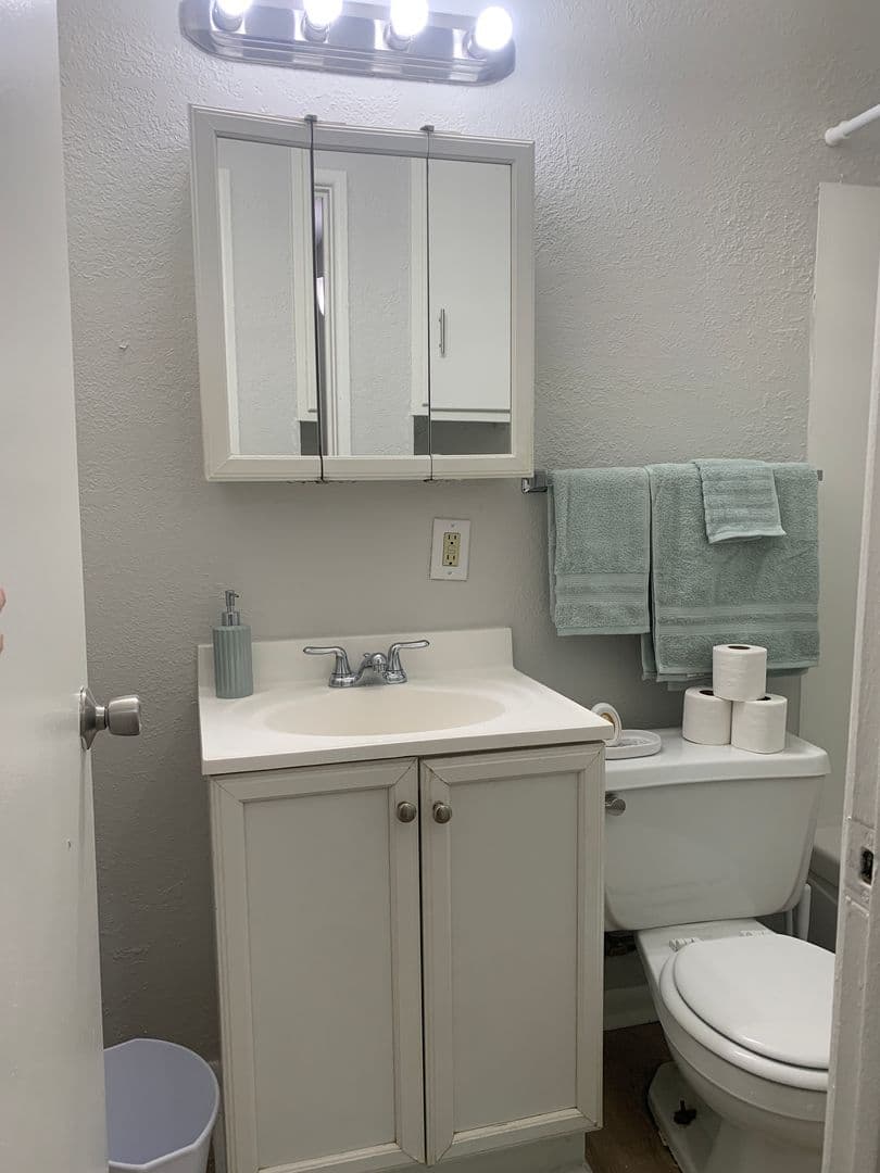 Parkville Apartment: 6110 NW Bell Rd.