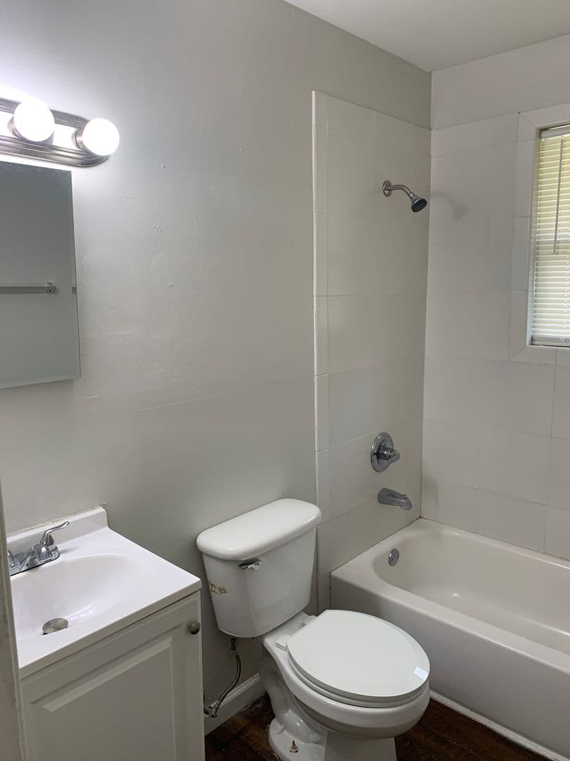 Riverside Apartment: 4820-4867 NW Homestead Rd. / Terr.