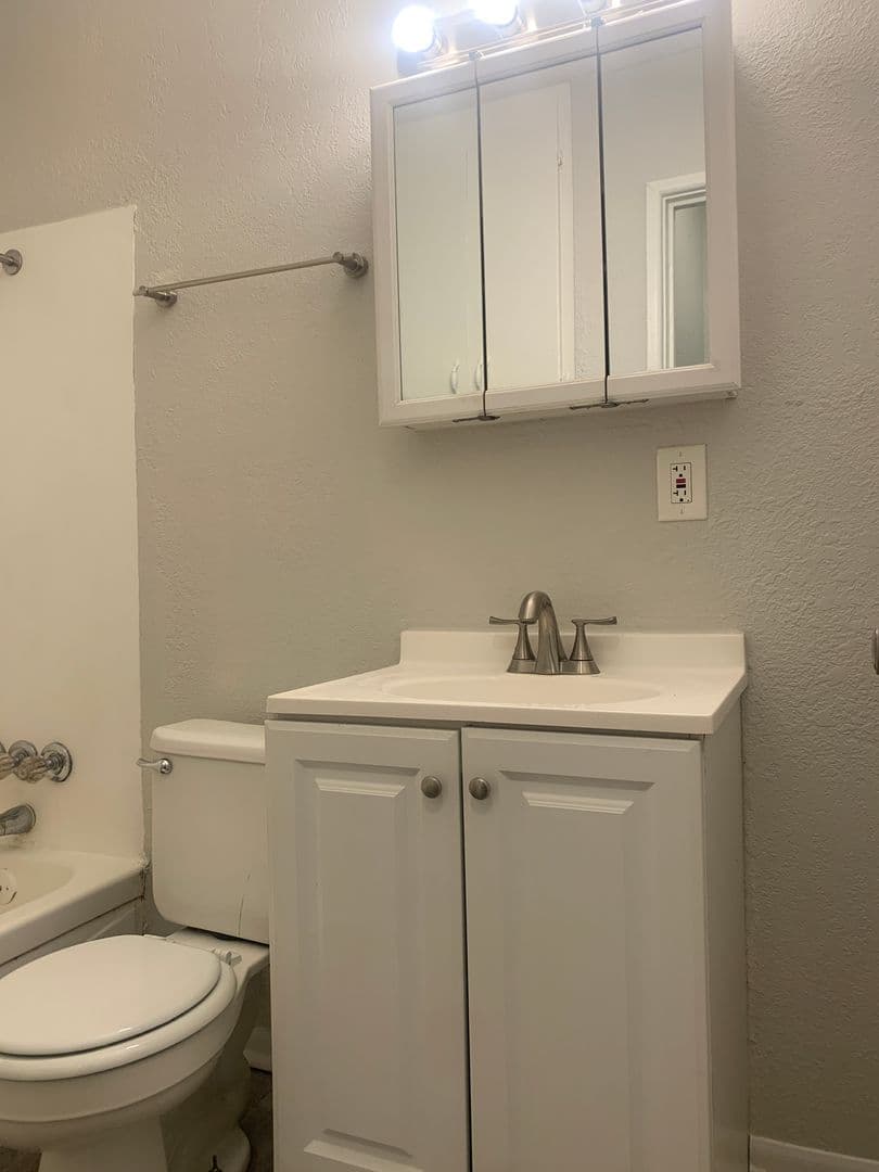 Parkville Apartment: 6110 NW Bell Rd.