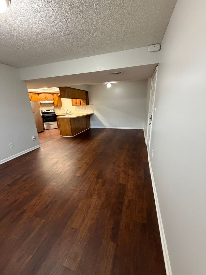 Gladstone Apartment: 6720 Randall Court