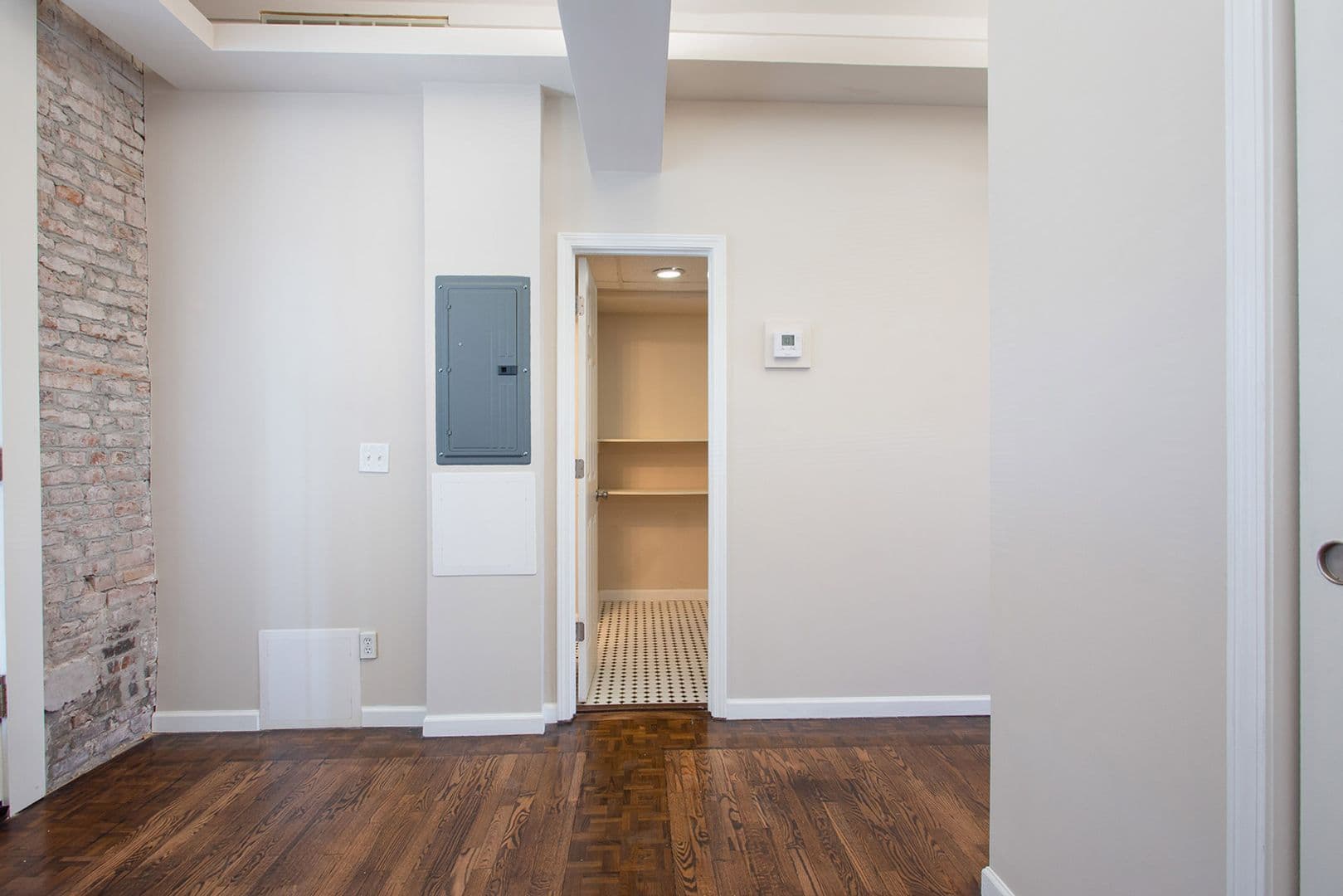 Kansas City Apartment: 1-7 E. 34th St.