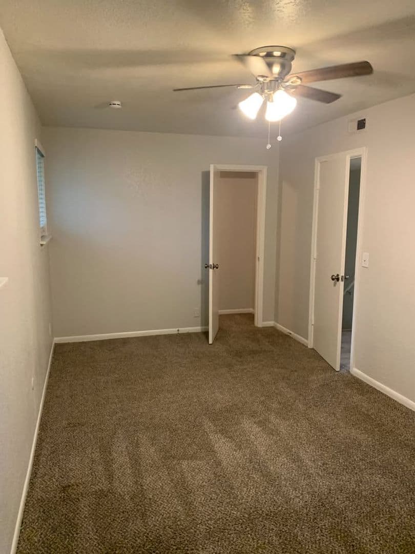 Parkville Apartment: 6110 NW Bell Rd.