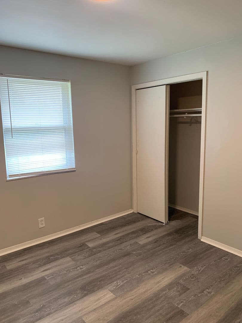 Riverside Apartment: 4820-4867 NW Homestead Rd. / Terr.