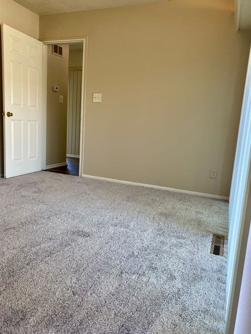 Kansas City Apartment: 10561 Cypress Ave