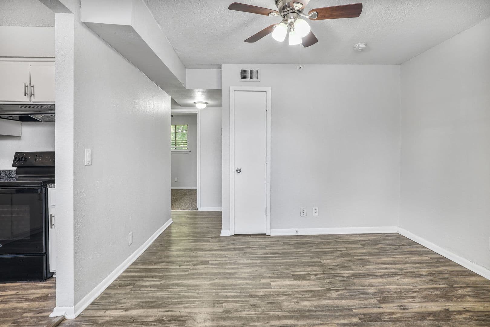 Parkville Apartment: 6110 NW Bell Rd.