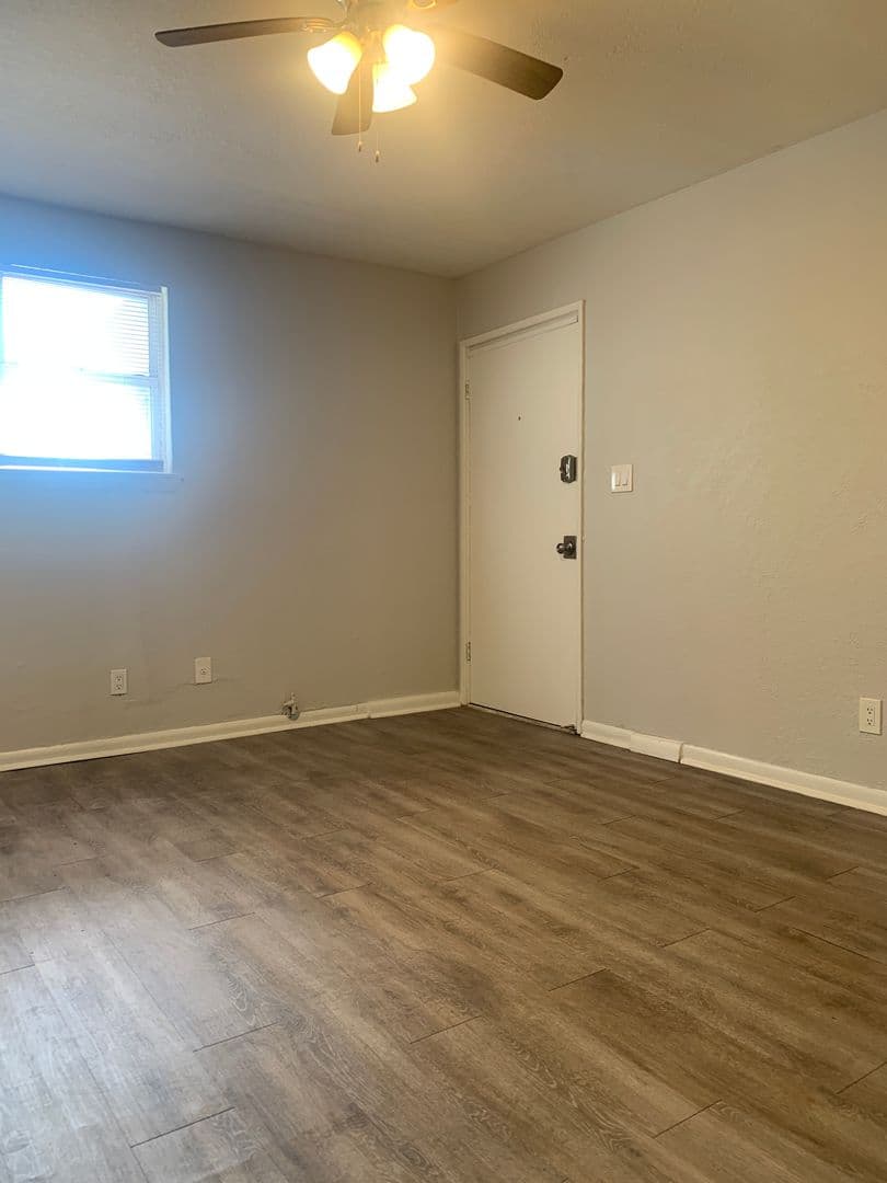 Parkville Apartment: 6110 NW Bell Rd.