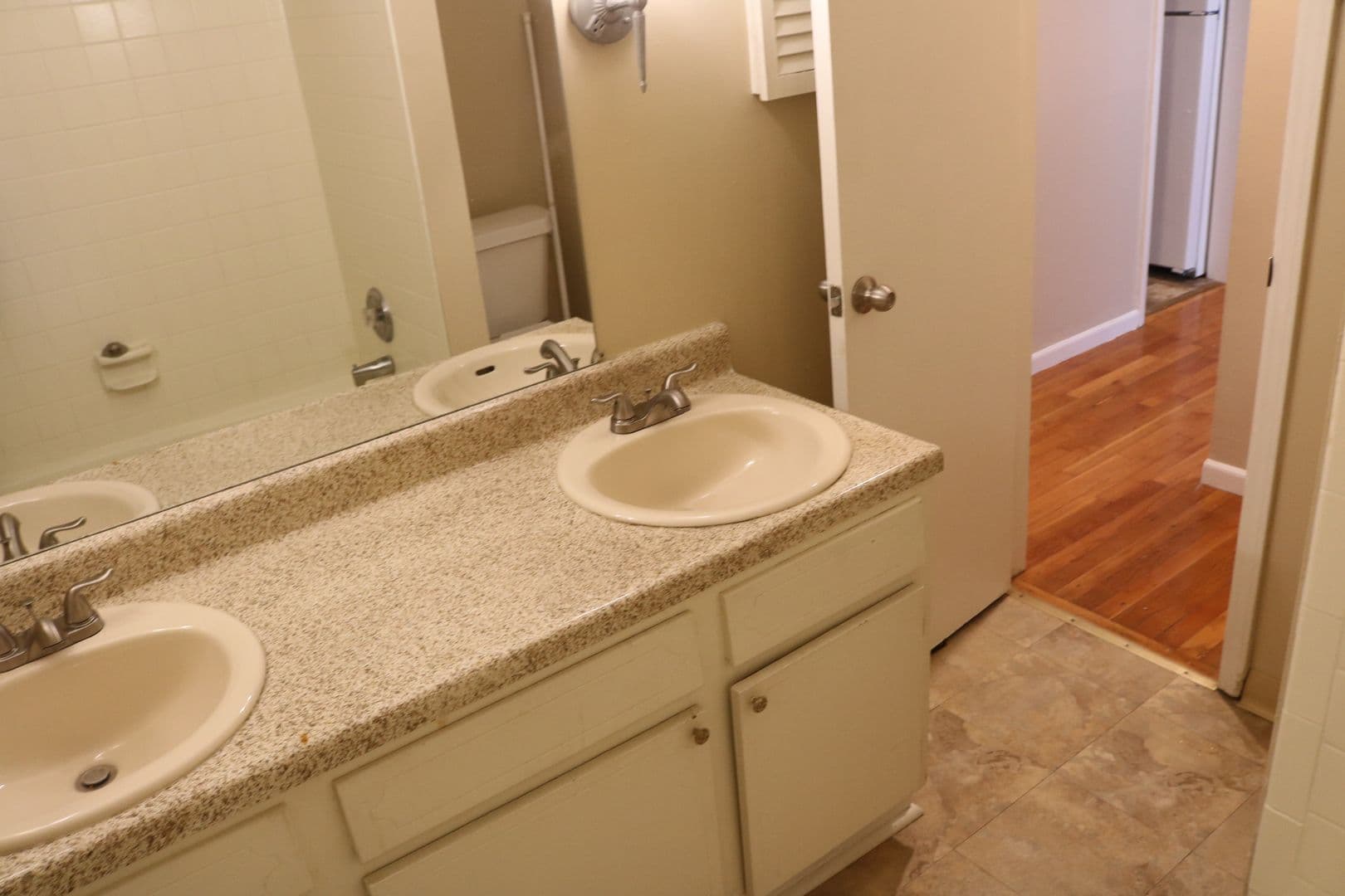 Kansas City Apartment: 3608-3618 Baltimore Ave.
