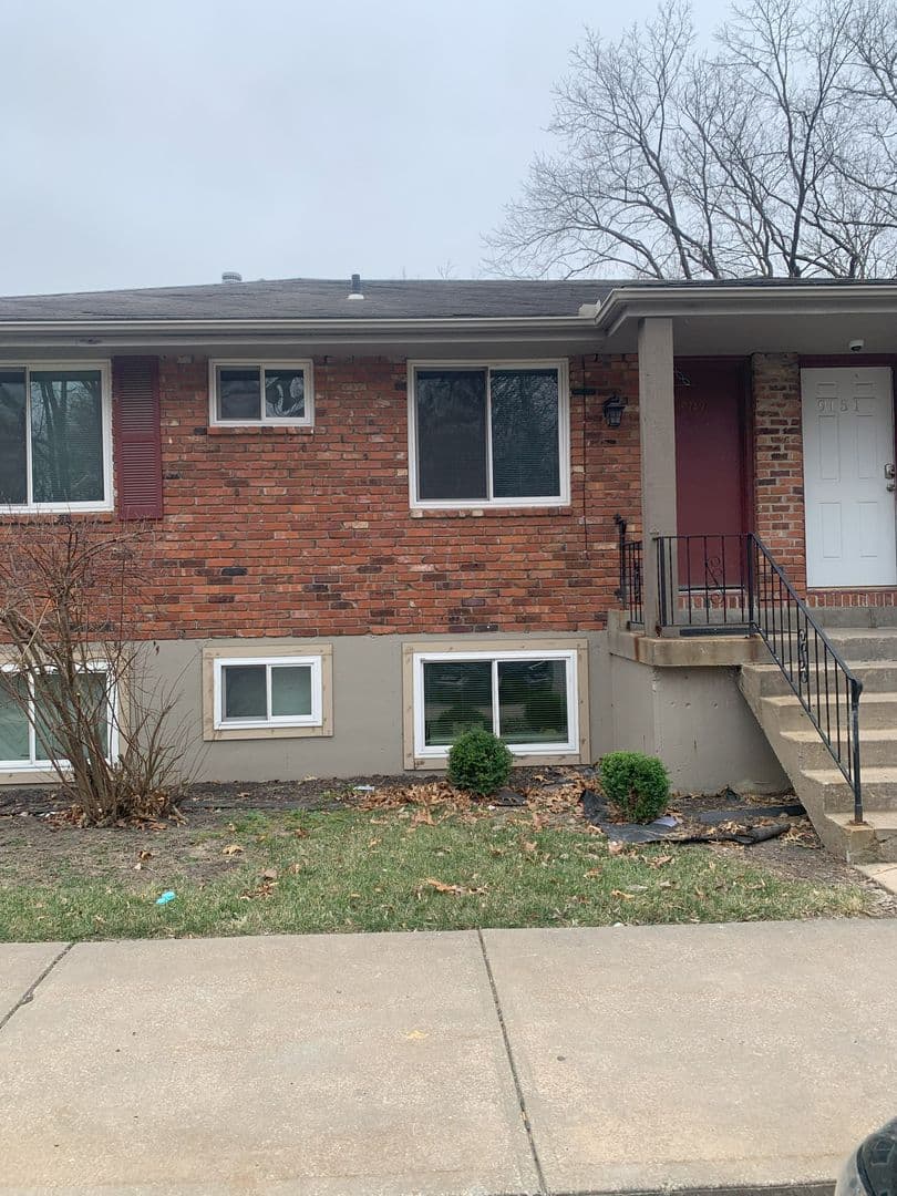 Parkville Apartment: 9001-9155 NW 57th Street