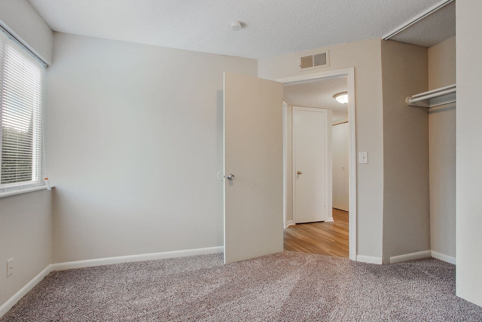Grandview Apartment: 3813 Duck Road