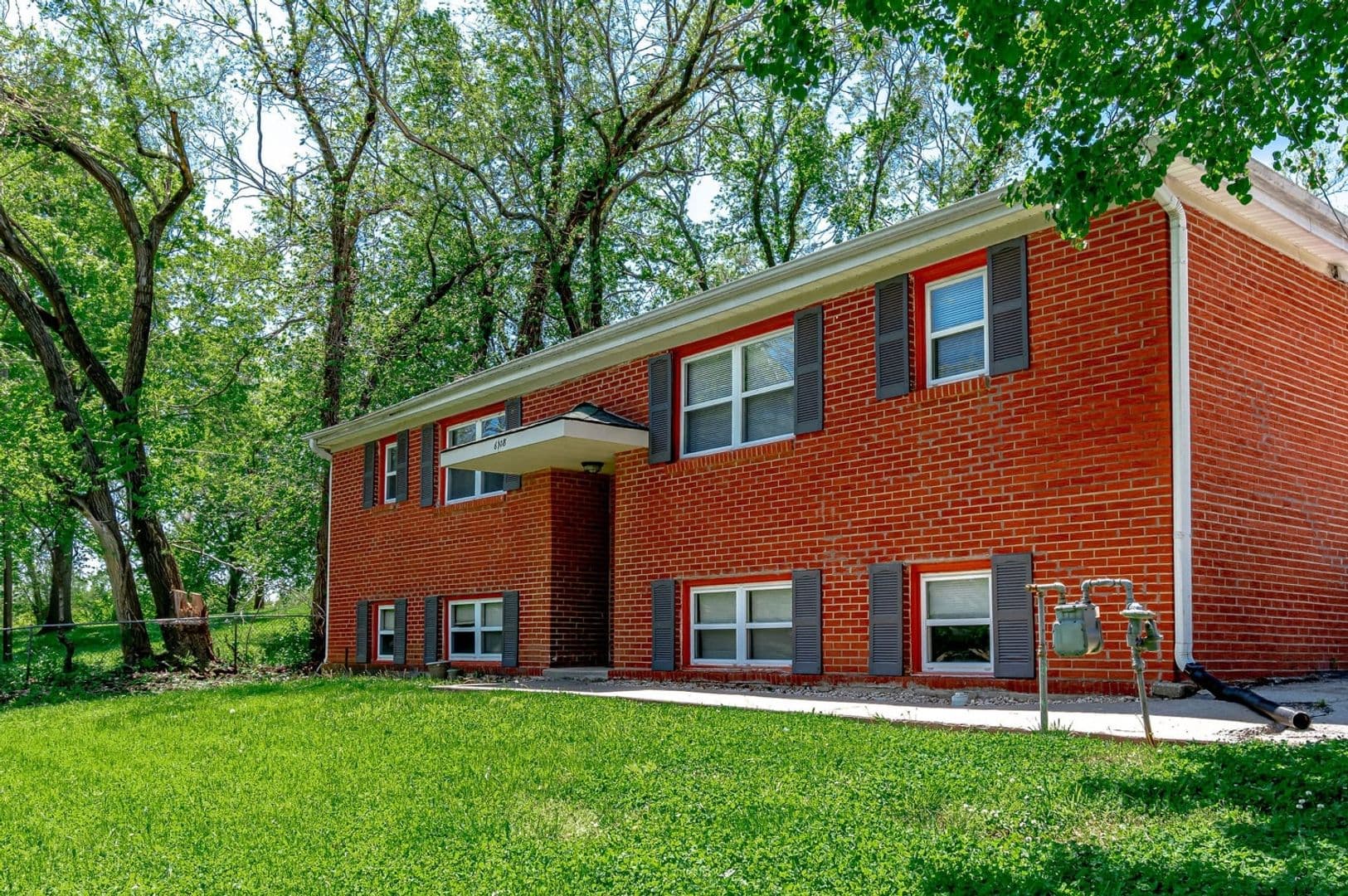 Parkville Apartment: 6110 NW Bell Rd.