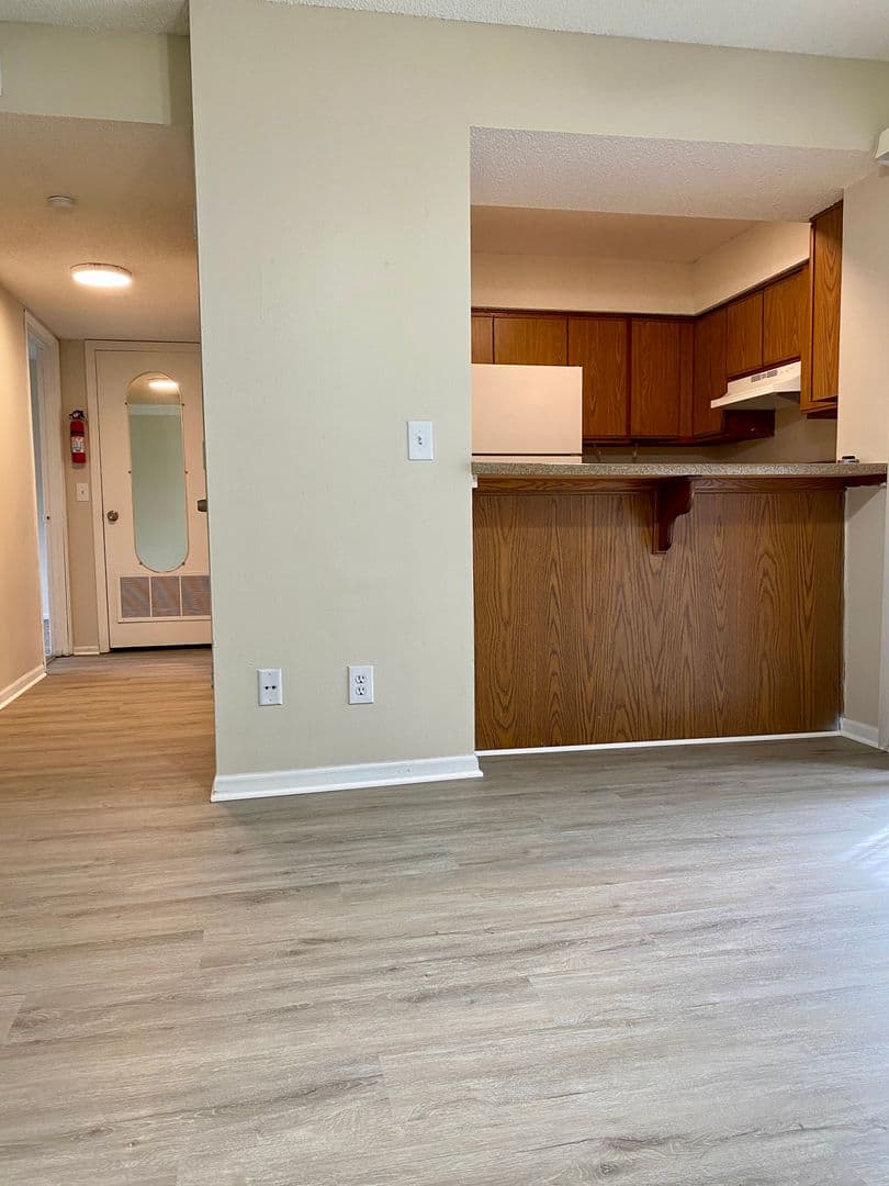 Shawnee Apartment: 6117-6129 Barton Ave