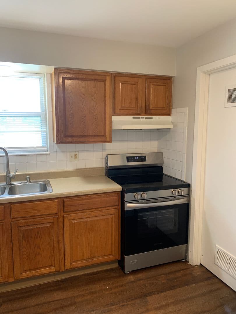 Riverside Apartment: 4820-4867 NW Homestead Rd. / Terr.