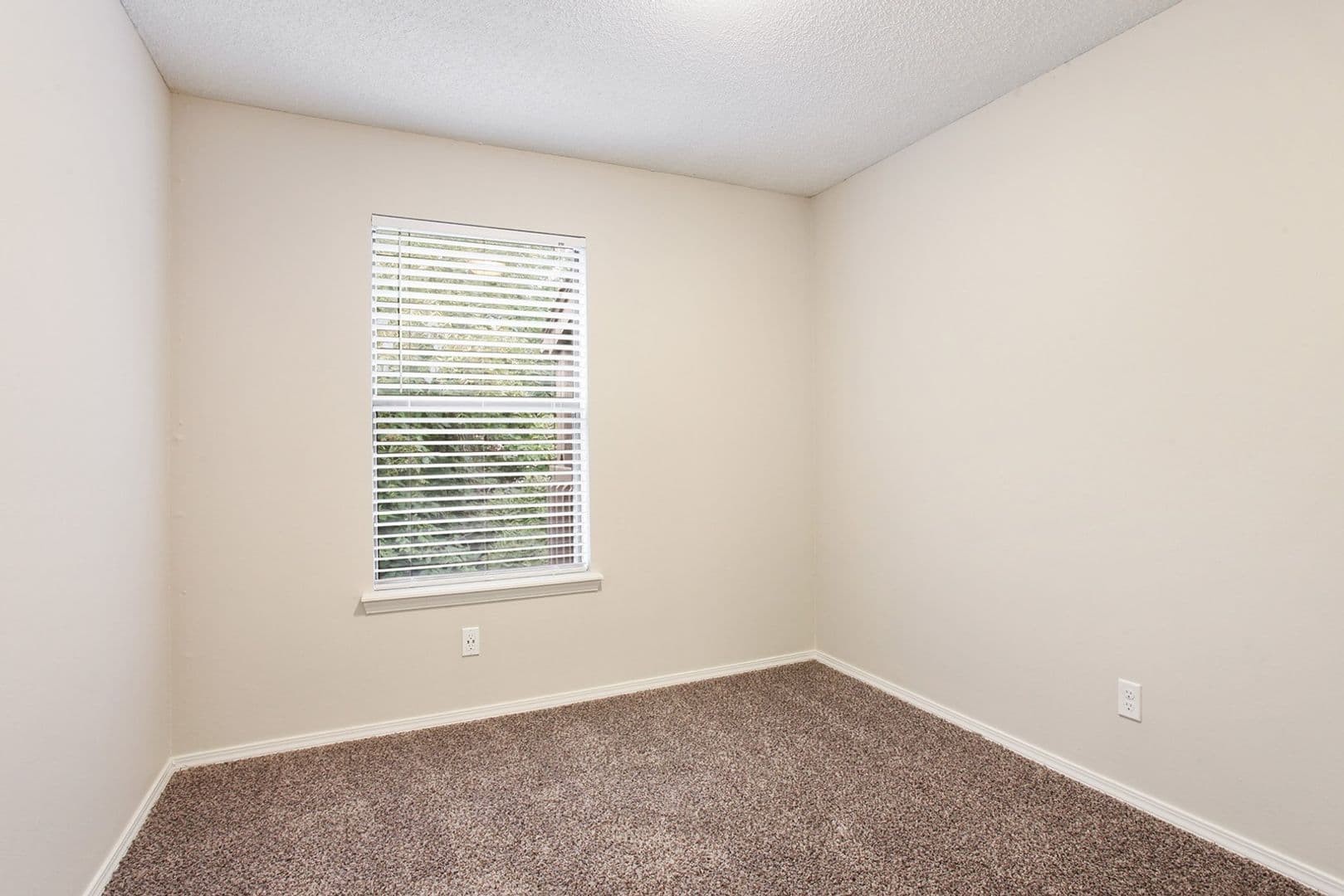 Lees Summit Apartment: 600 SE 291 Hwy
