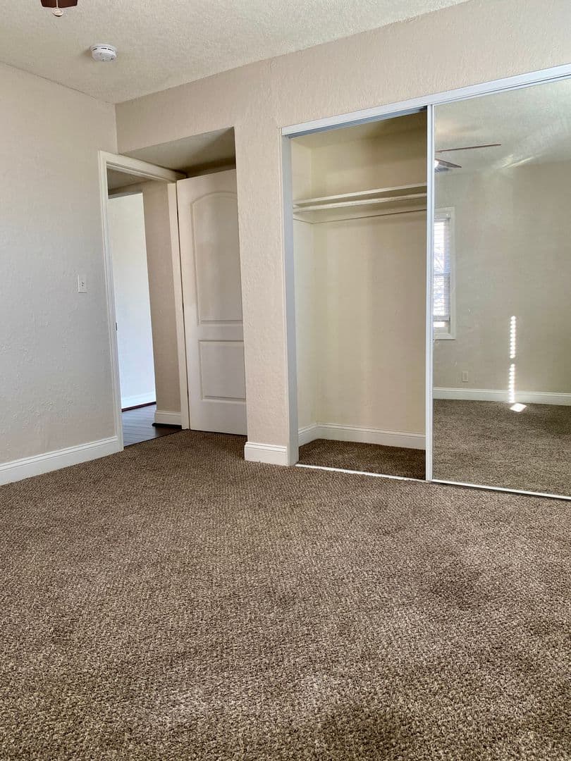 Kansas City Apartment: 3900-3902 Booth St.