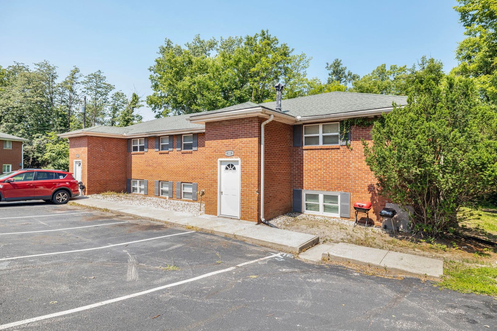Parkville Apartment: 6110 NW Bell Rd.