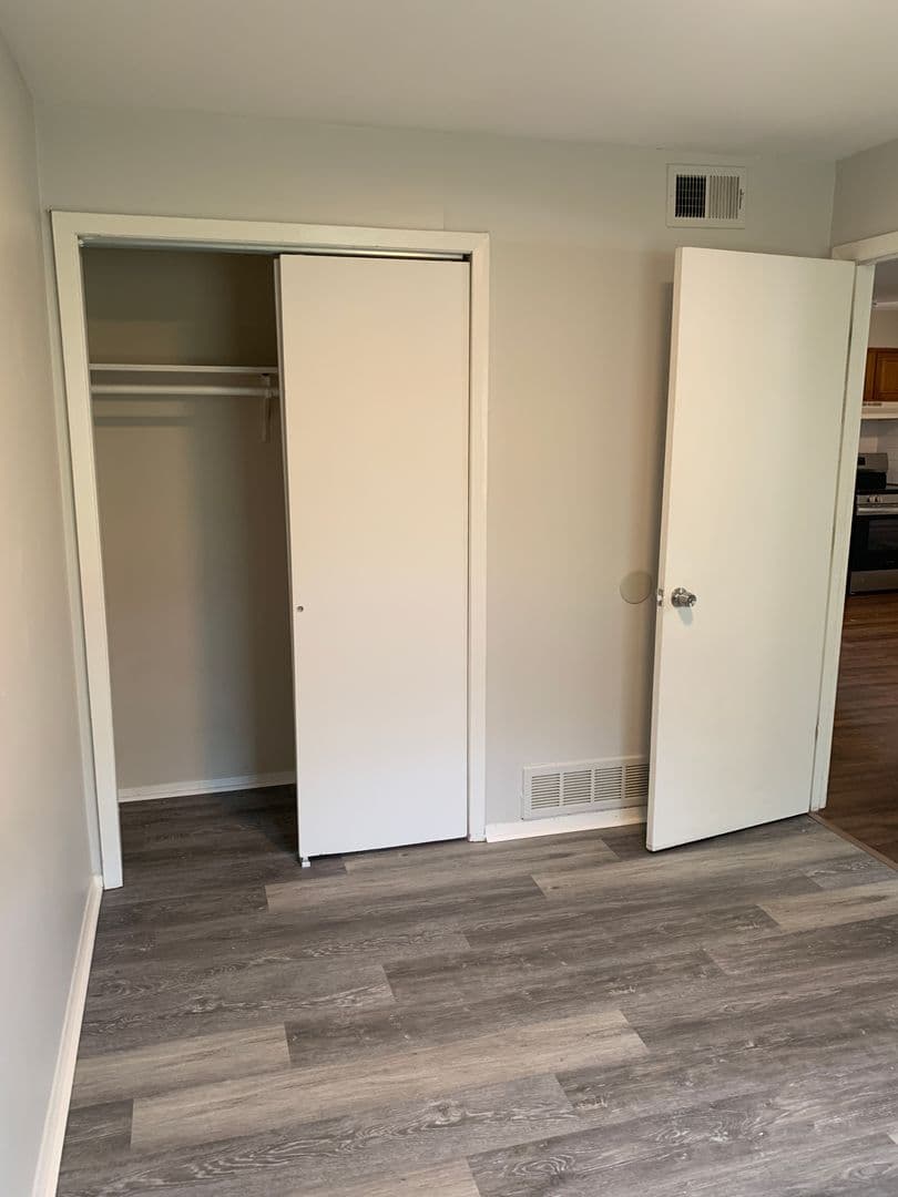 Riverside Apartment: 4820-4867 NW Homestead Rd. / Terr.