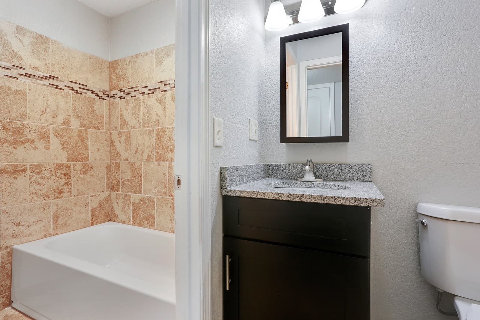 Kansas City Apartment: 3900-3902 Booth St.