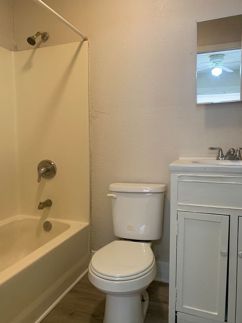 Kansas City Apartment: 905-911 W 40th Terr