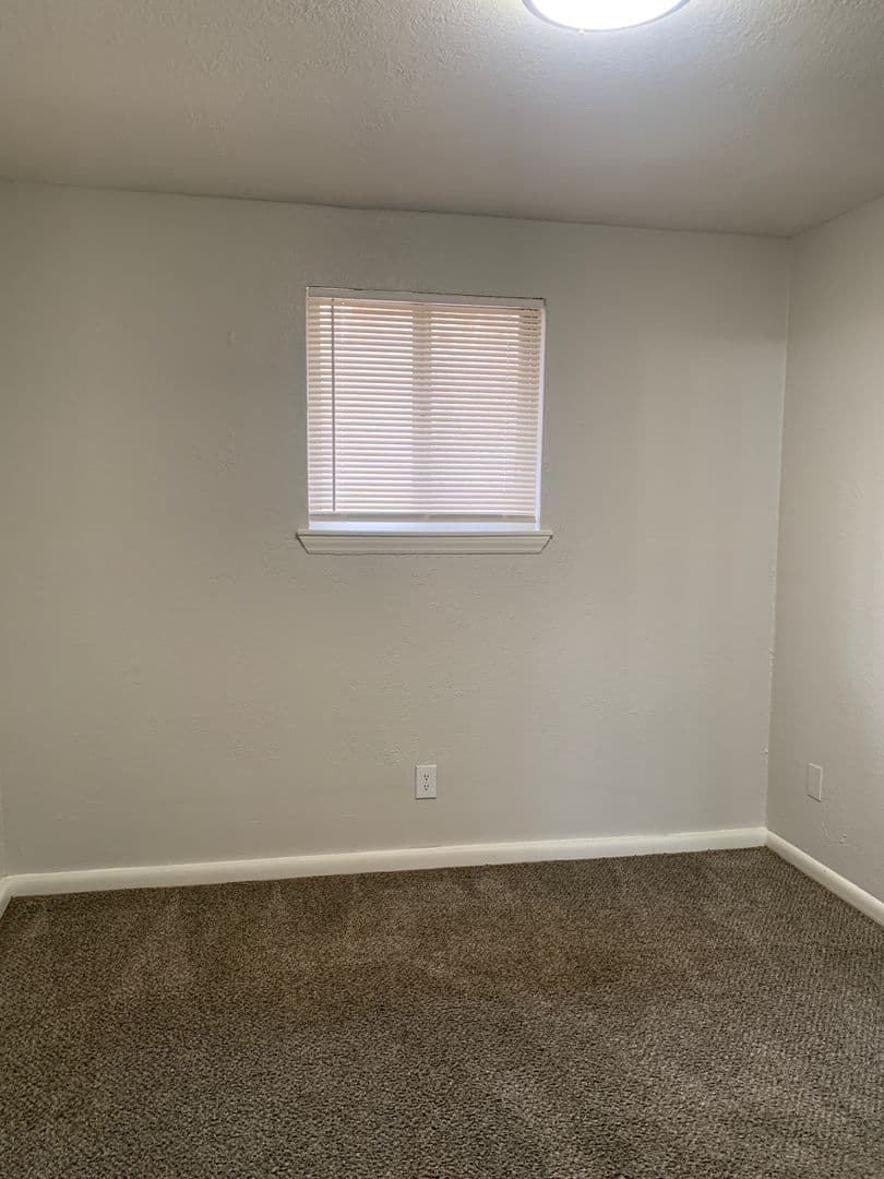 Parkville Apartment: 6110 NW Bell Rd.