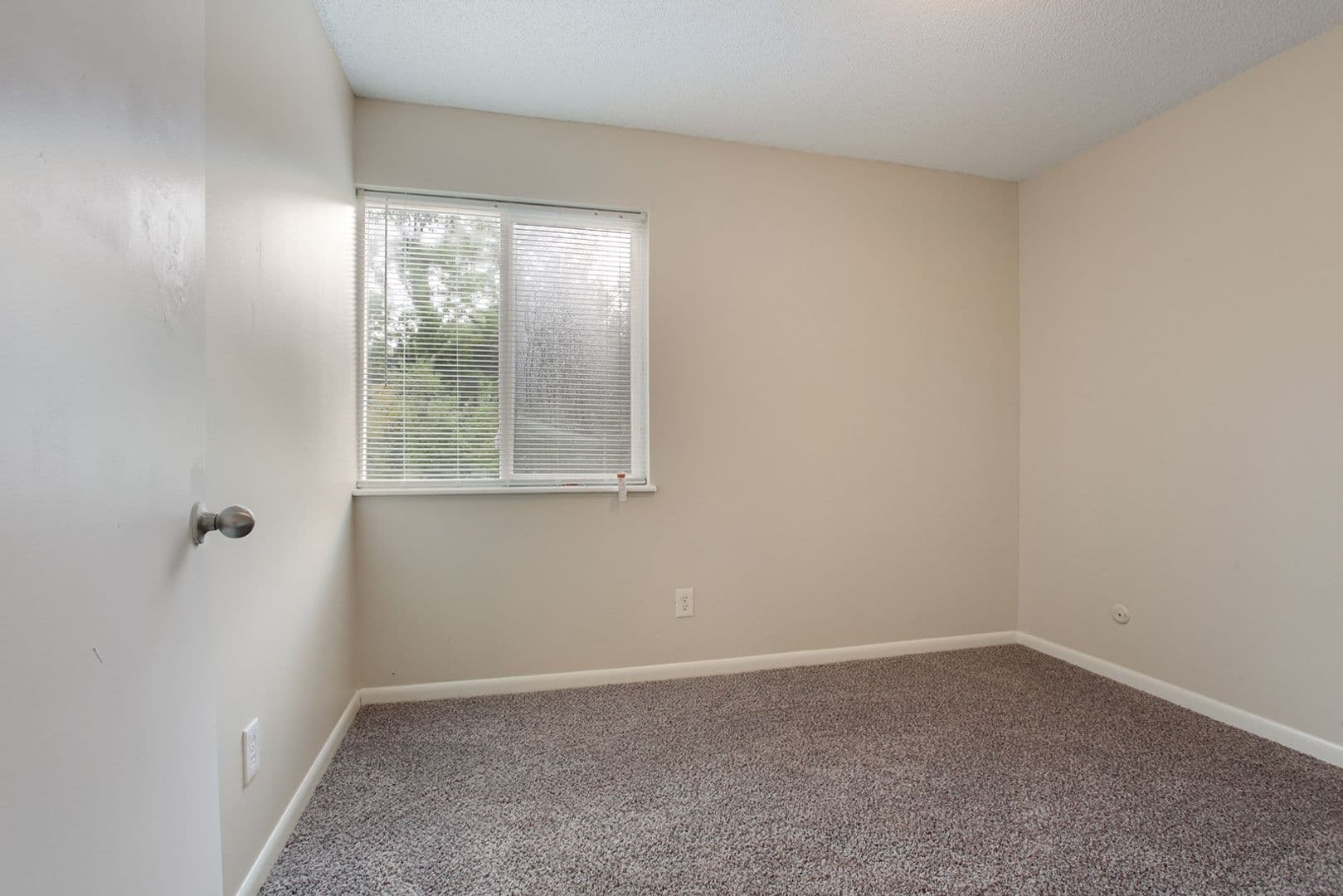 Grandview Apartment: 3813 Duck Road