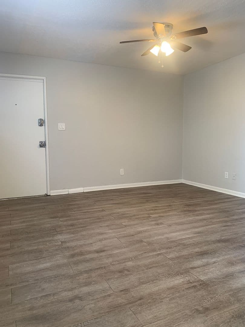Parkville Apartment: 6110 NW Bell Rd.