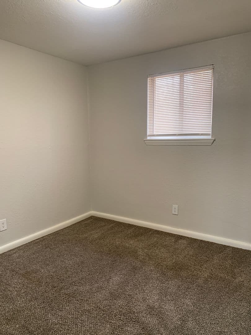 Parkville Apartment: 6110 NW Bell Rd.