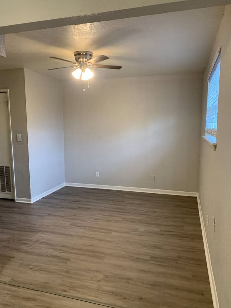 Parkville Apartment: 6110 NW Bell Rd.