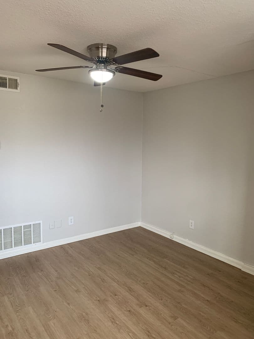 Parkville Apartment: 6110 NW Bell Rd.