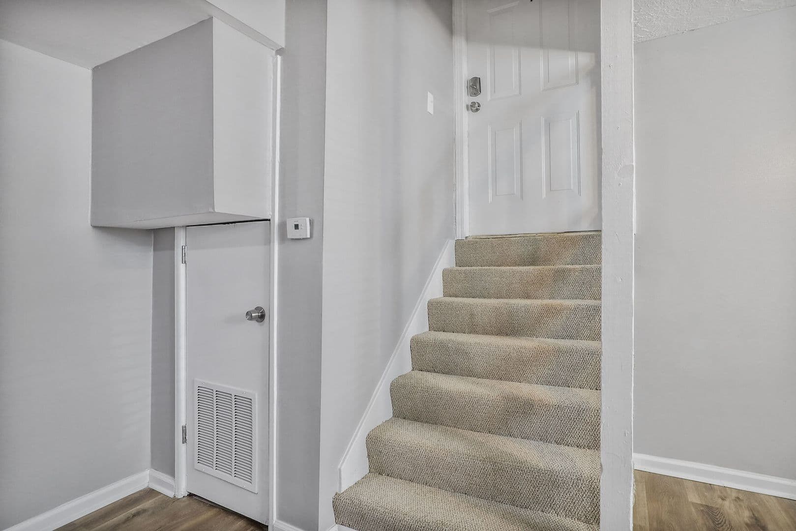 Parkville Apartment: 6110 NW Bell Rd.
