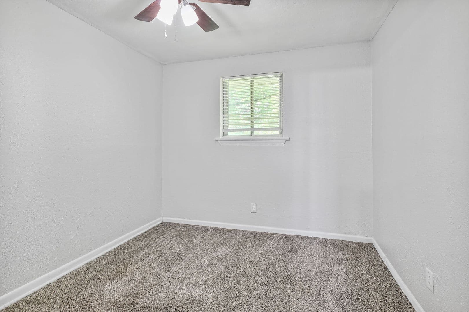 Parkville Apartment: 6110 NW Bell Rd.