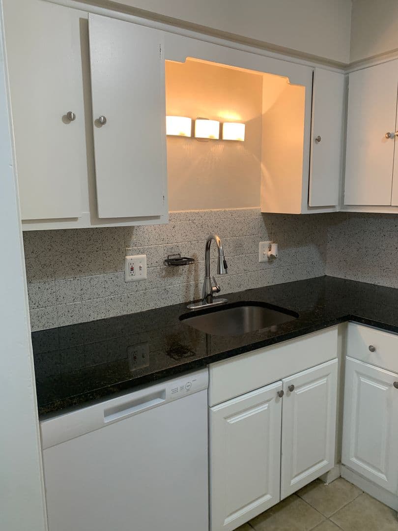 Kansas City Apartment: 3701-3703 Baltimore Ave