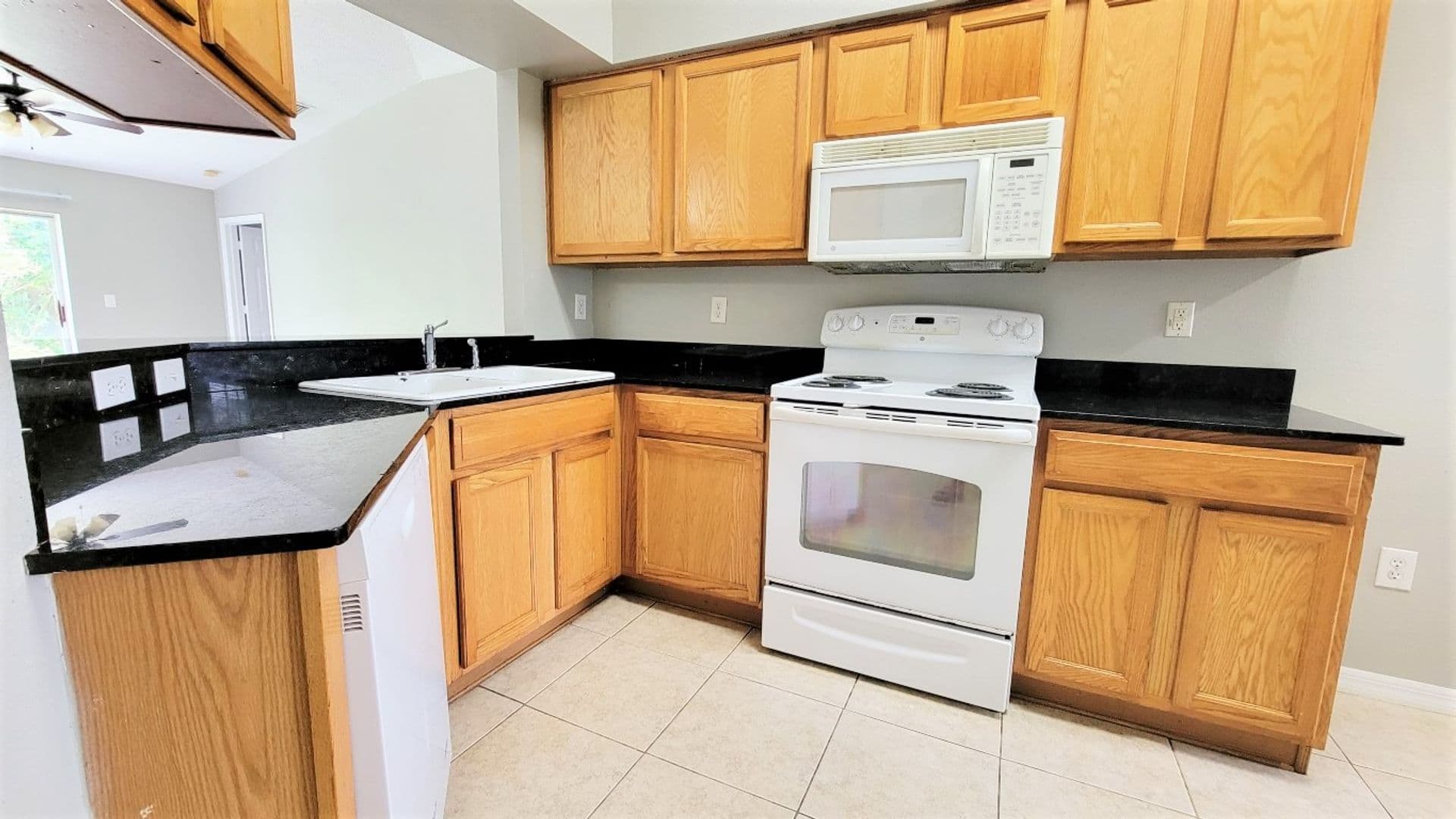 Wesley Chapel House: 30911 Midtown Court