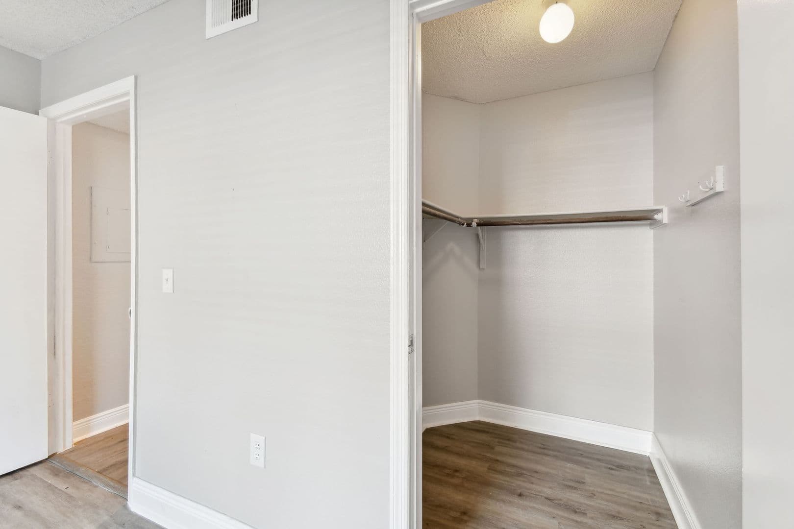 Tampa Condo: 9481 Highland Oak Dr.