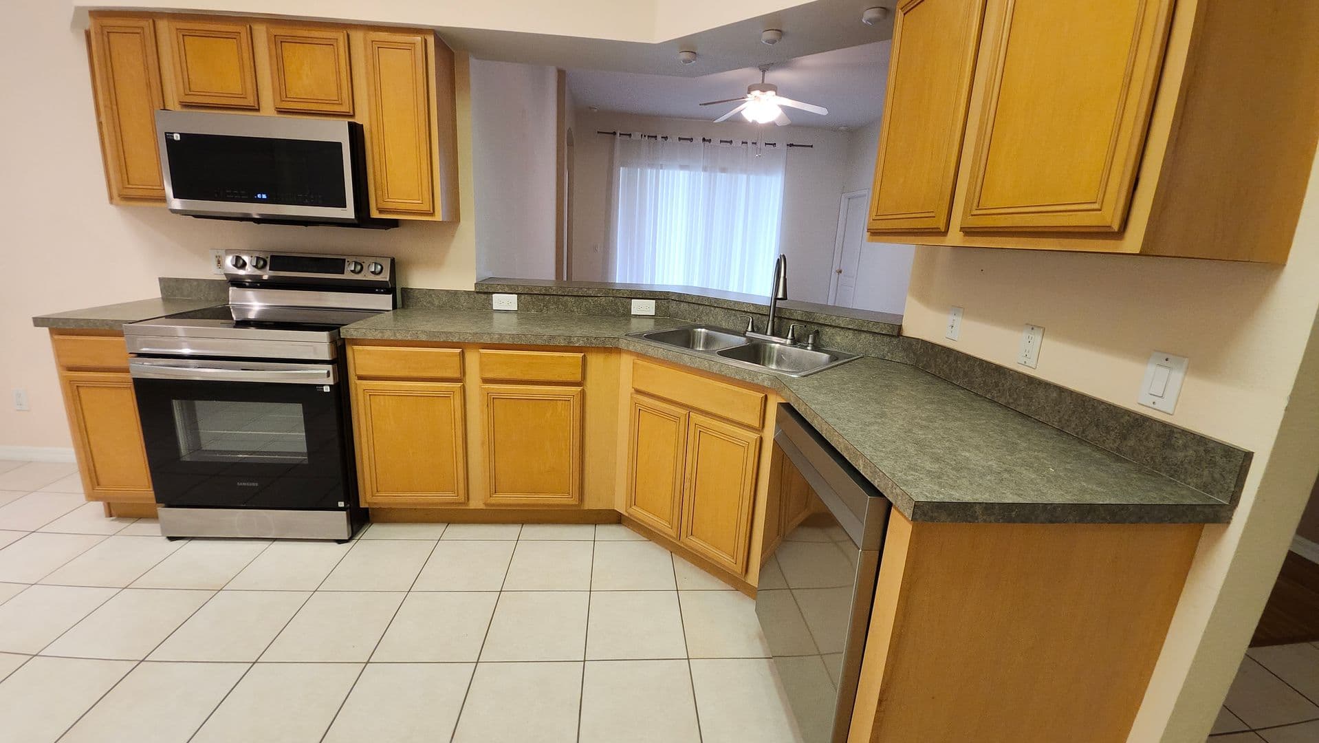 Valrico House: 1813 Greystone Heights Dr.