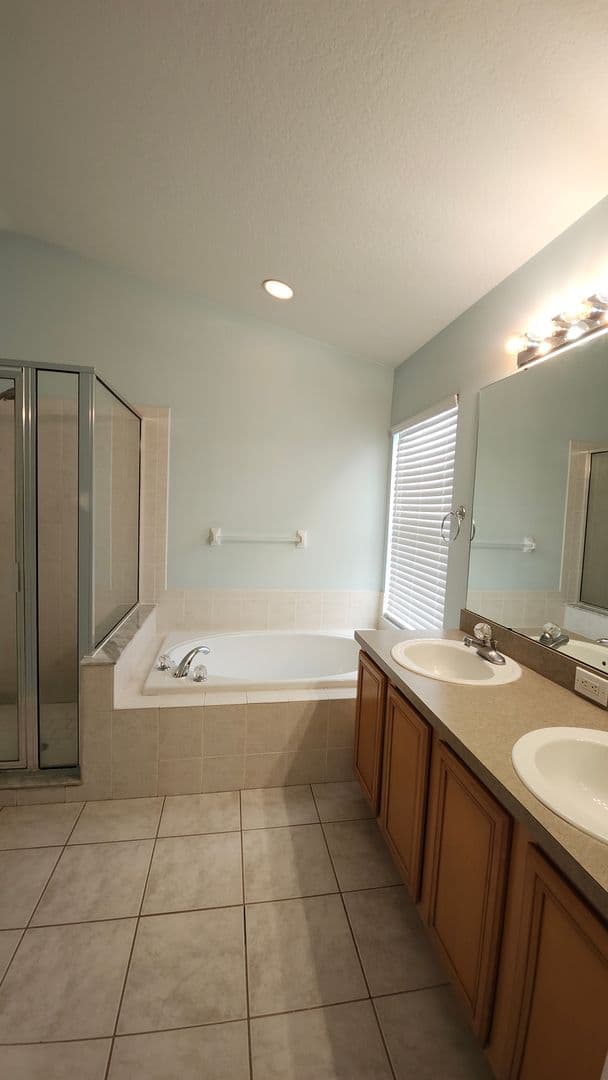 Valrico House: 1813 Greystone Heights Dr.