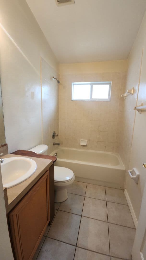 Valrico House: 1813 Greystone Heights Dr.