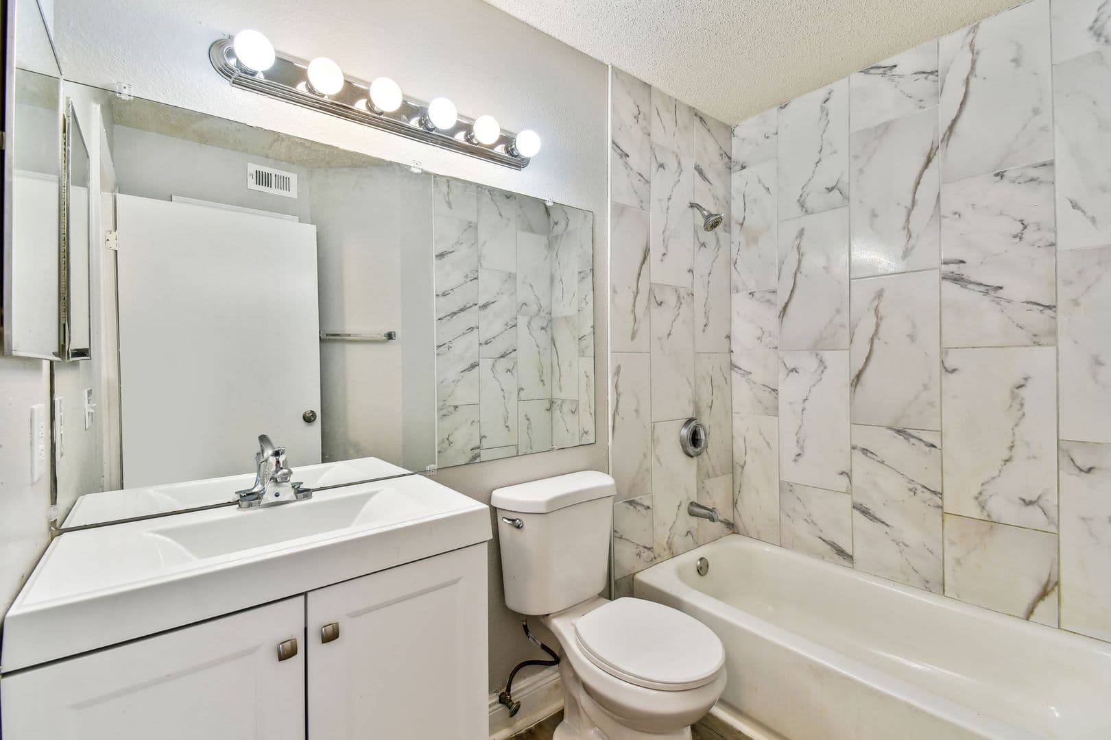 Tampa Condo: 9481 Highland Oak Dr.
