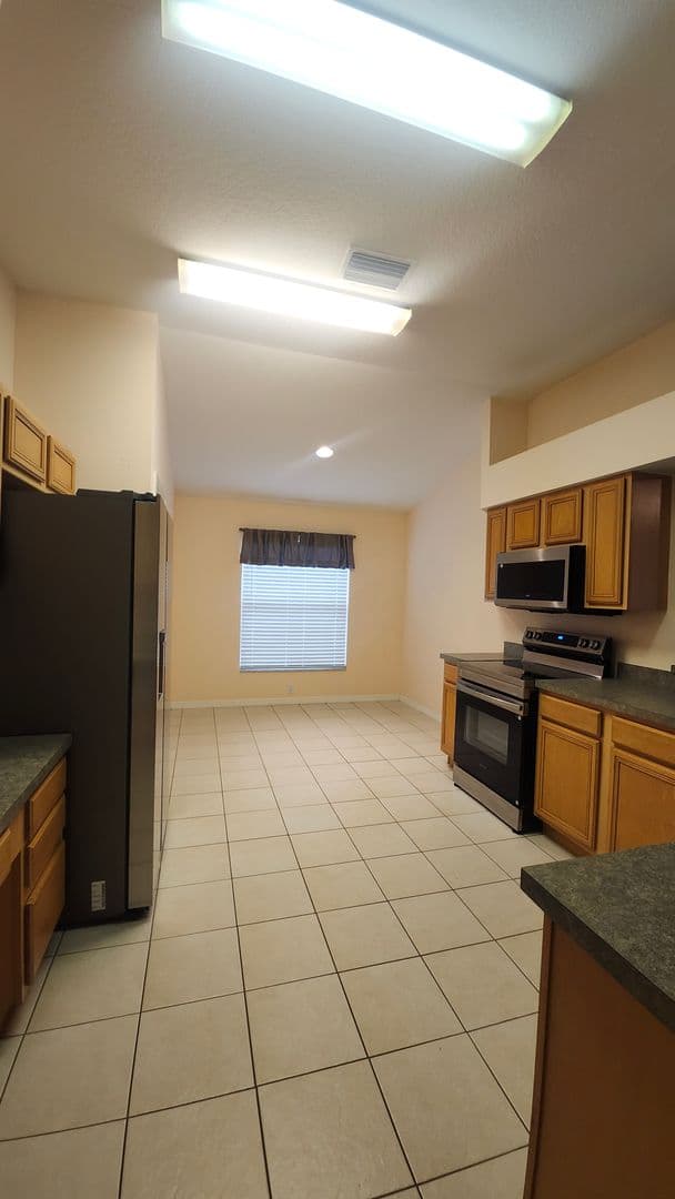 Valrico House: 1813 Greystone Heights Dr.
