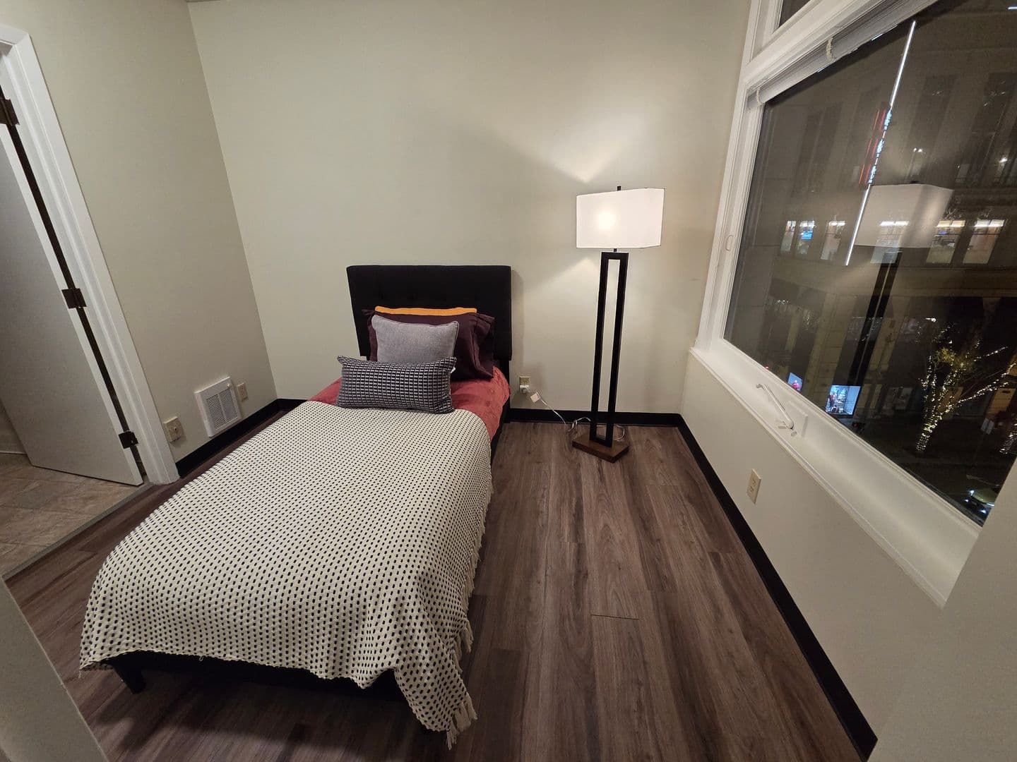 Seattle Apartment: 523 Pine Street