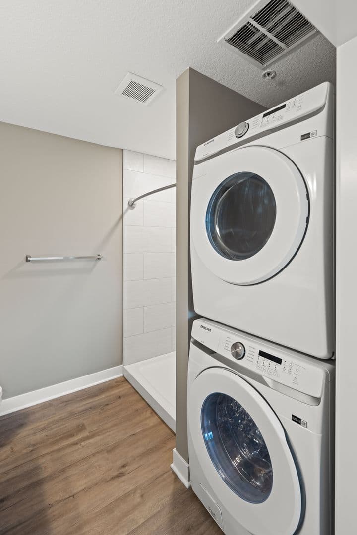 Fort Wayne Apartment: 2827 Westbrook Drive