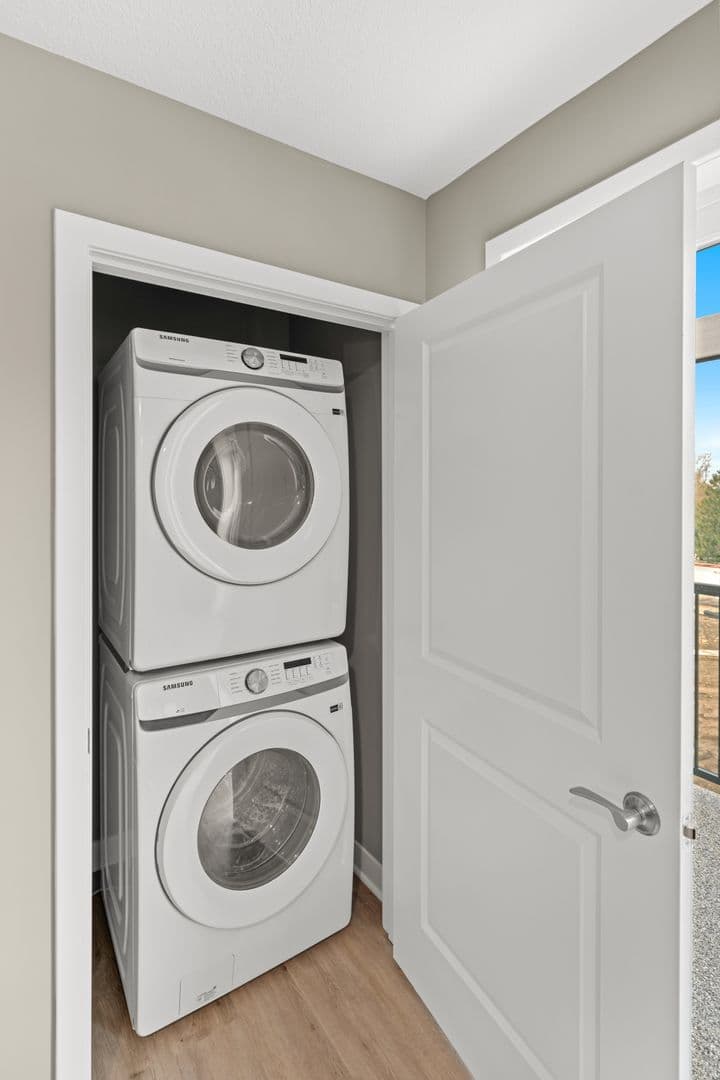 Fort Wayne Apartment: 2827 Westbrook Drive