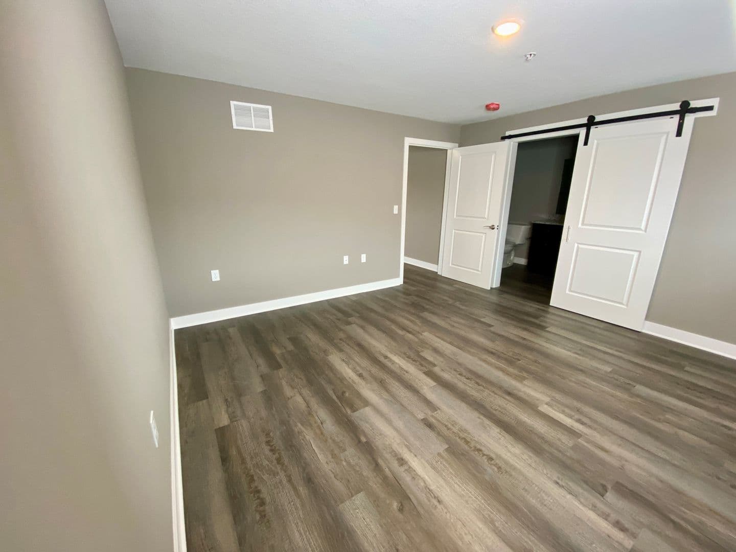 Fort Wayne Apartment: 2817 Westbrook Drive