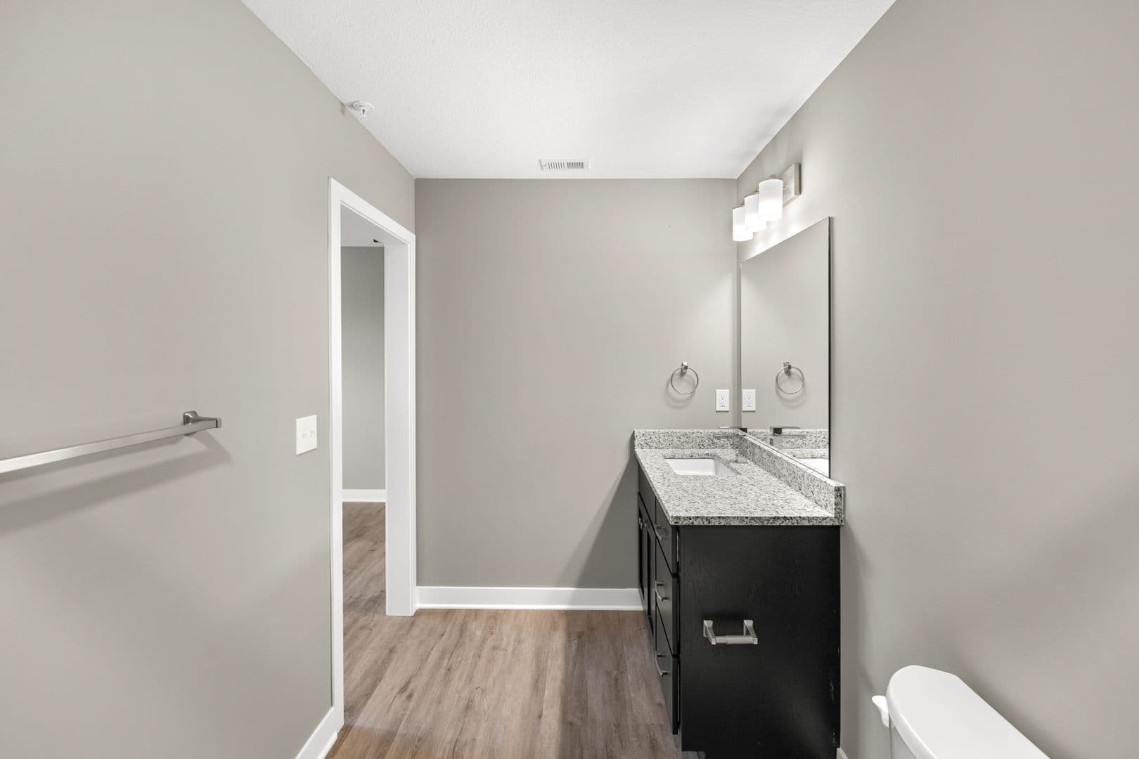 Fort Wayne Apartment: 2827 Westbrook Drive