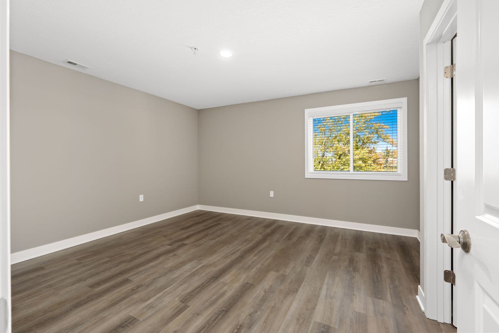 Fort Wayne Apartment: 2827 Westbrook Drive