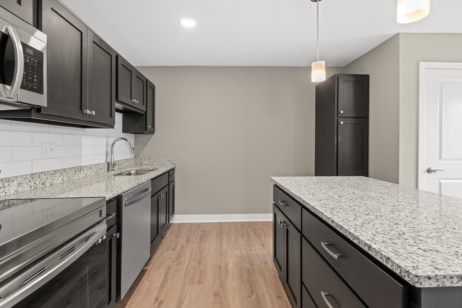 Fort Wayne Apartment: 2827 Westbrook Drive