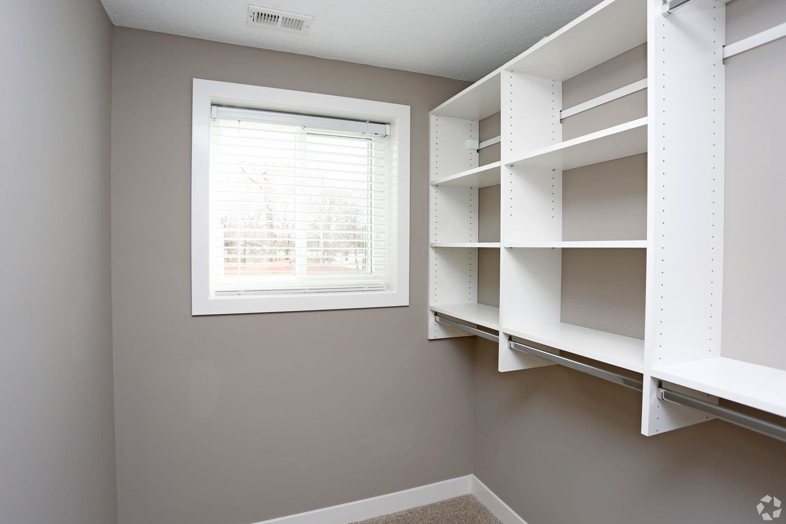 Fort Wayne Apartment: 2907 Westbrook Drive
